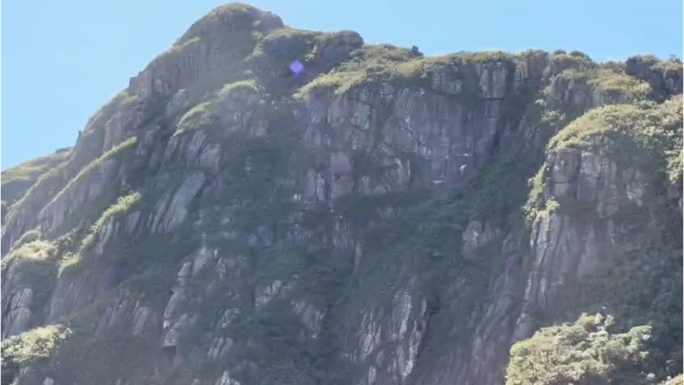 Imagem de drone feita por equipe de buscas no Pico Paraná — Foto: Corpo de Bombeiros